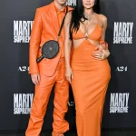 Kylie Jenner en Timothée Chalamet in matching oranje looks
