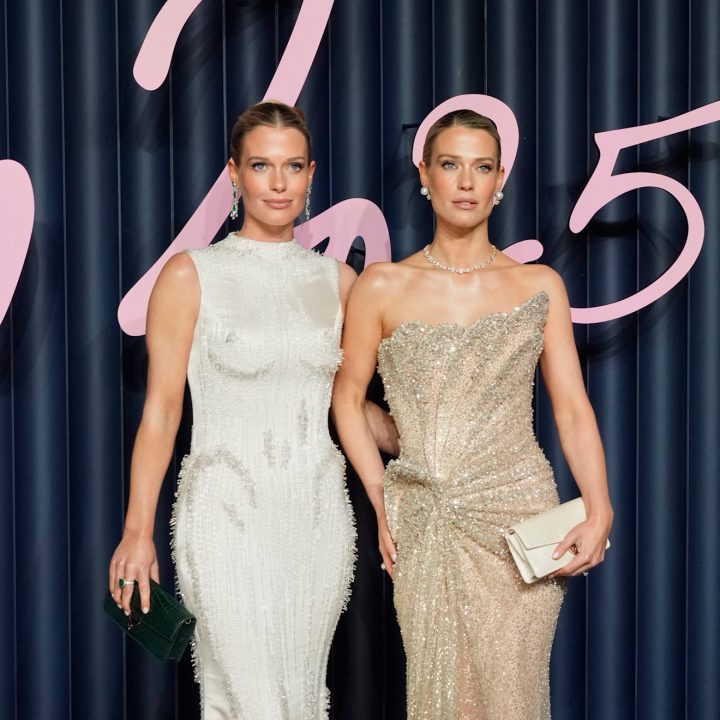 de-nichtjes-van-prinses-diana-schitteren-in-glitter-tijdens-de-fashion-awards-2025-375062