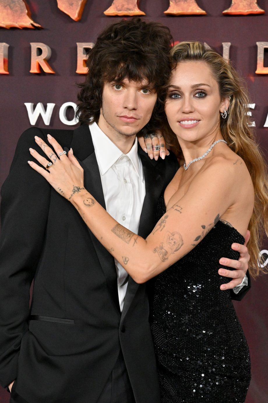 miley-cyrus-maakt-date-night-van-avatar-premiere-met-vriend-maxx-morando-375116