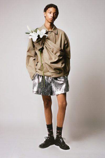 waarom-ook-mannen-juist-na-de-feestdagen-pailletten-willen-dragen-378835