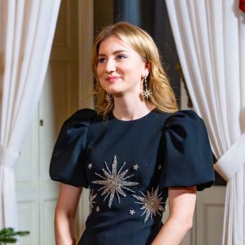 dit-zijn-de-mooiste-outfits-van-prinses-elisabeth-in-2025-377676