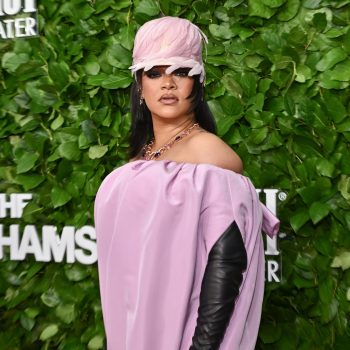 rihanna-steelt-de-show-in-roze-balenciaga-bij-de-gotham-awards-2025-375043
