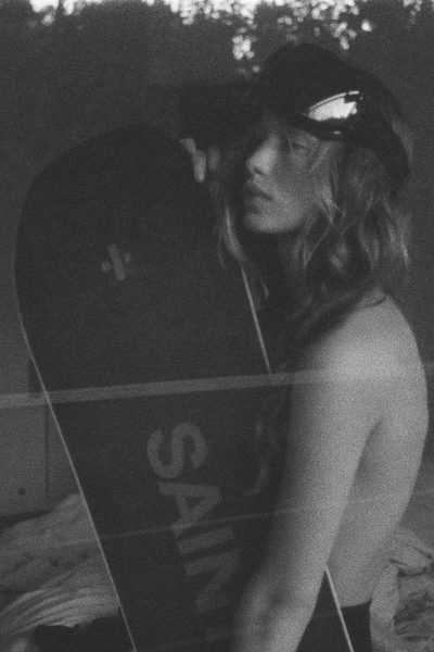 in-deze-chique-skicollectie-van-saint-laurent-ga-je-ultiem-stijlvol-de-piste-af-378851