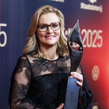 sarina-wiegman-is-als-eerste-vrouw-ooit-verkozen-tot-voetbalcoach-van-het-jaar-377317