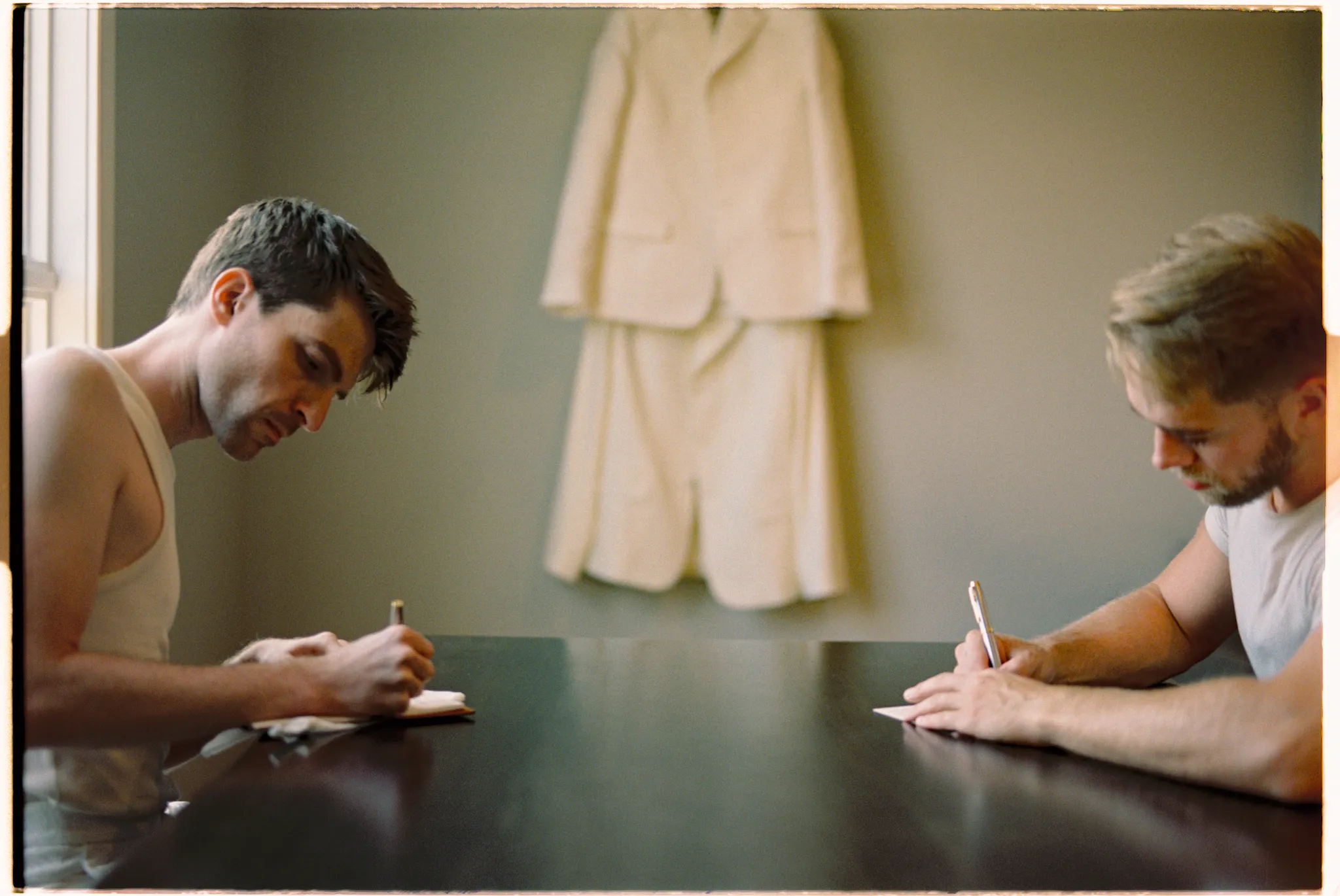 De bruidegoms schrijven hun geloften