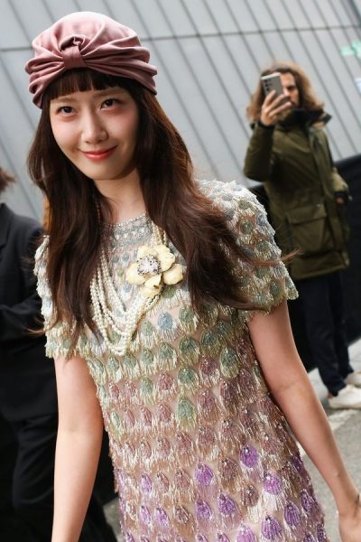 nog-geen-outfit-voor-nye-laat-je-inspireren-door-deze-feestelijk-geklede-streetstyle-sterren-378857