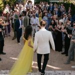 gele trouwjurk op menorca