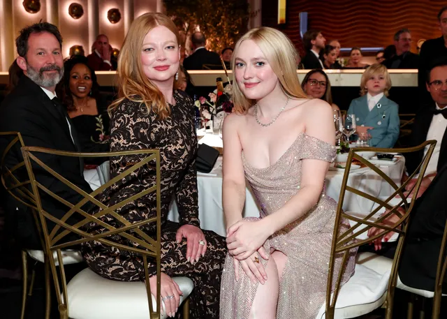 Sarah Snook en Dakota Fanning