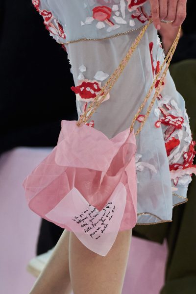 de-iconische-chanel-tas-is-opnieuw-ontworpen-in-een-haute-couture-versie-382148