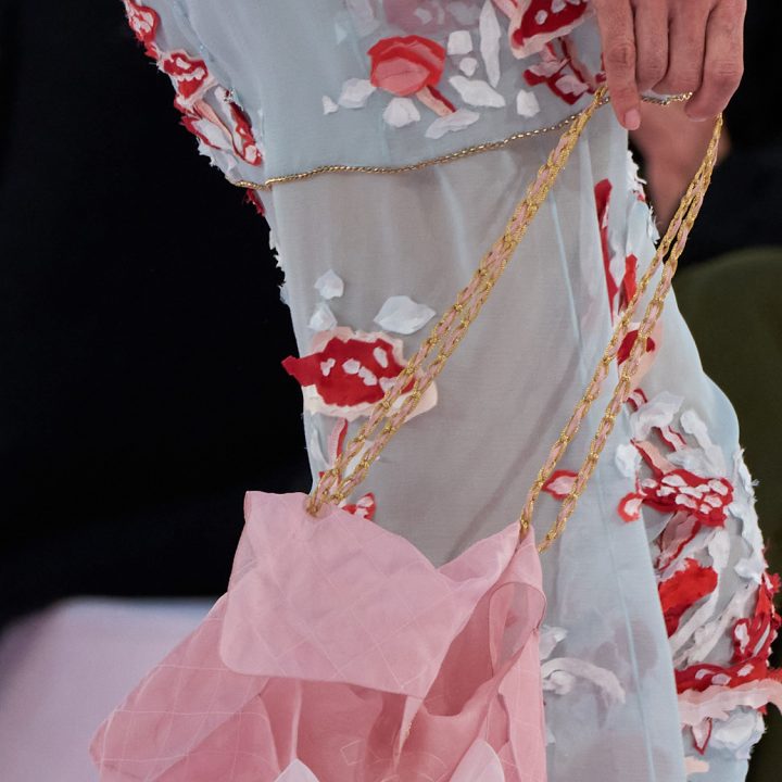 de-iconische-chanel-tas-is-opnieuw-ontworpen-in-een-haute-couture-versie-382148