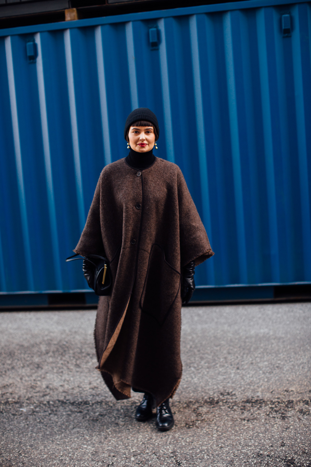 Een streetstyle-ster combineert zwart en bruin