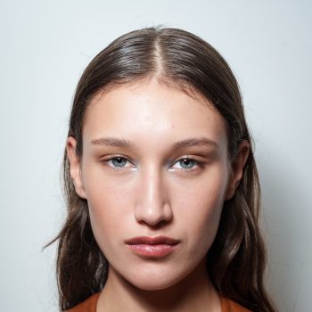 een-week-lang-bottenbouillon-drinken-dit-doet-het-met-je-huid-380326