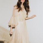 Vrouw met een bouncy blow-out