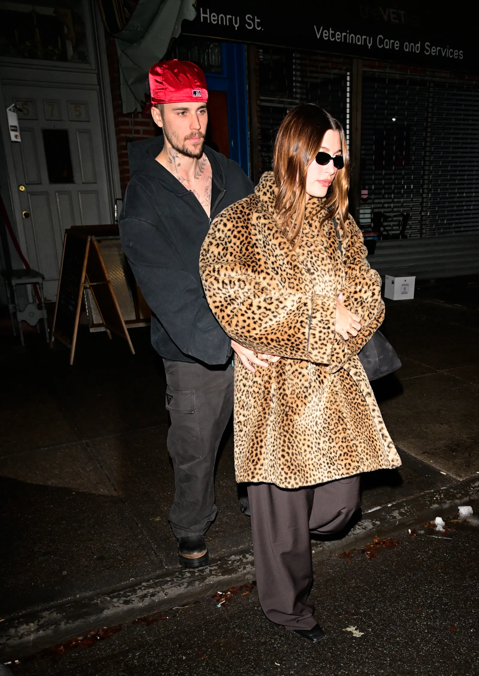 Luipaardjas van Hailey Bieber