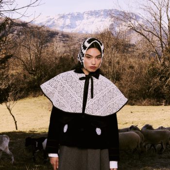 dit-romantische-accessoire-wordt-je-favoriete-stylingattribuut-komend-seizoen-380945