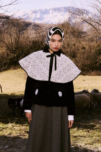 dit-romantische-accessoire-wordt-je-favoriete-stylingattribuut-komend-seizoen-380945