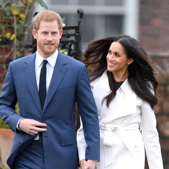 meghan-markle-geeft-de-2016-throwbacktrend-een-romantische-twist-380875