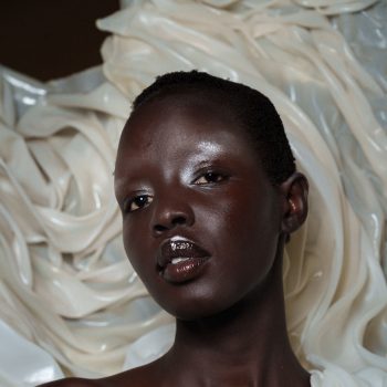 deze-cultkleur-keert-terug-naar-de-beautywereld-381308