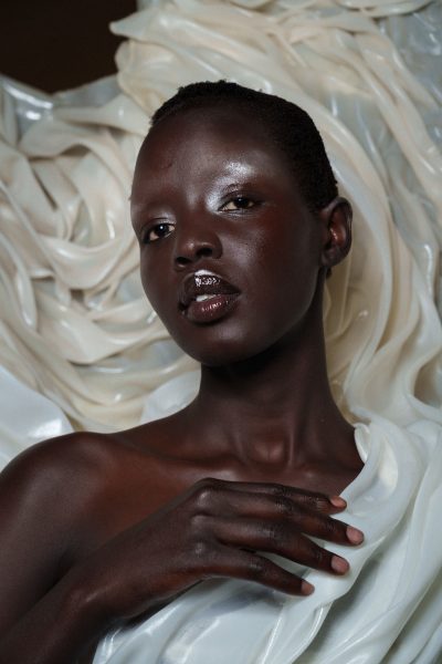 deze-cultkleur-keert-terug-naar-de-beautywereld-381308