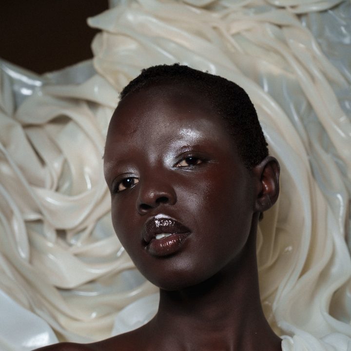 deze-cultkleur-keert-terug-naar-de-beautywereld-381308