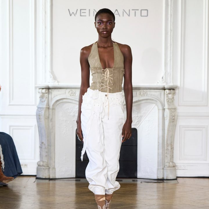 onze-obsessie-met-kant-komt-nu-tot-uiting-in-een-schoen-381525