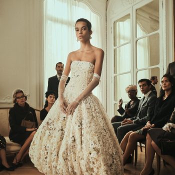 birkenstocks-op-je-bruiloft-het-schoenenmerk-komt-met-een-bruidscollectie-382425