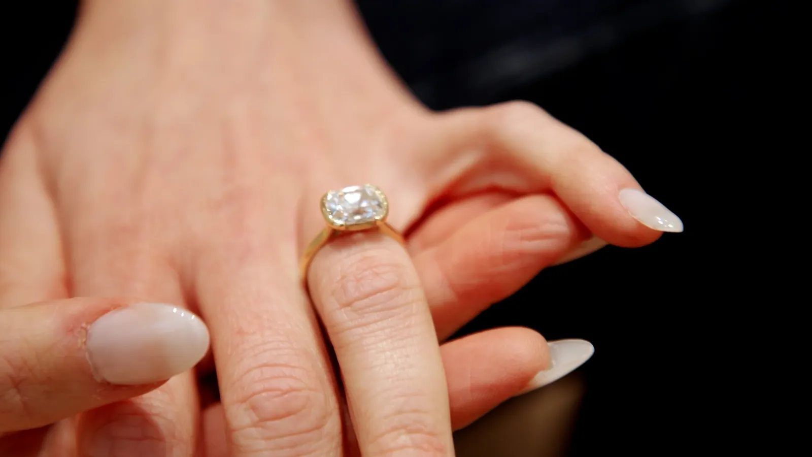 De trouwring van Este Haim.