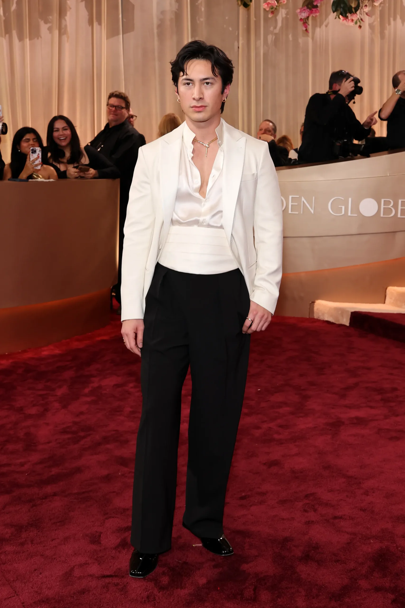 Hudon Williams in Giorgio Armani bij de Golden Globes 2026