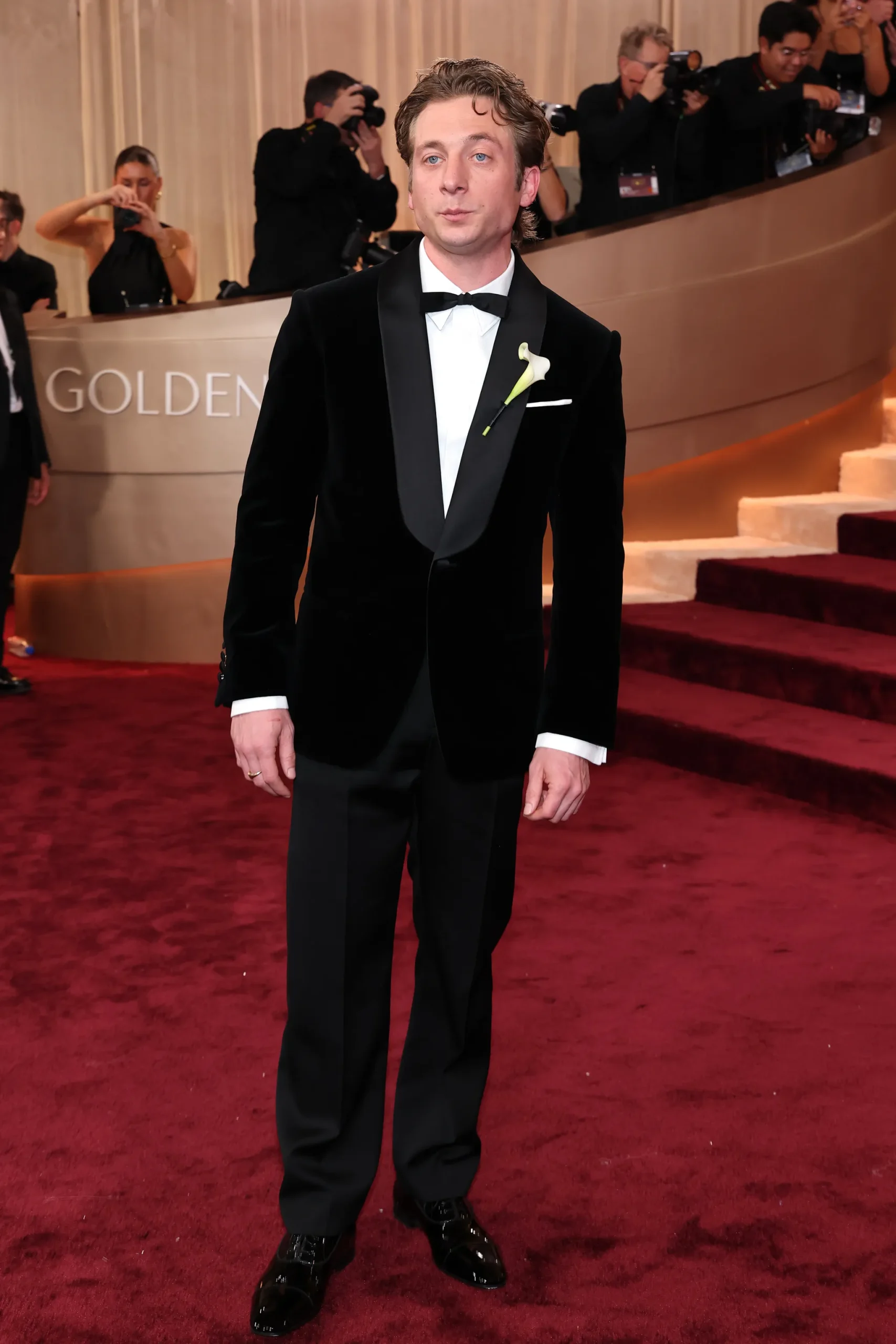 Jeremy Allen White in Louis Vuitton bij de Golden Globes 2026
