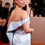 Jessie Buckley op de rode loper van de Golden Globes 2026