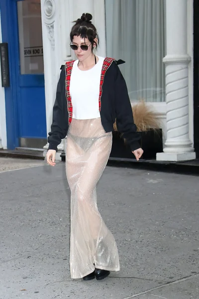 kristen-stewart-bewijst-dat-een-doorschijnende-rok-ook-in-de-winter-kan-379380