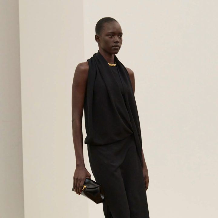 is-het-een-sok-is-het-een-laars-deze-omstreden-schoen-keert-terug-in-2026-379906