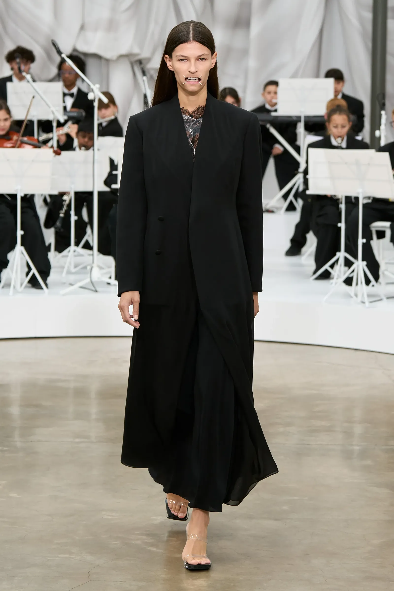 Transparante hakken bij Maison Margiela 2026 voor de vintage schoenentrends