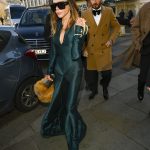 Victoria Beckham onderweg naar de bruiloft van Holly Ramsay