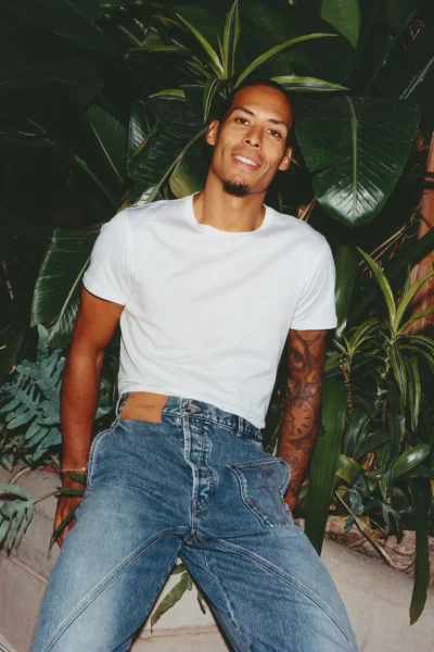 vogue-spreekt-virgil-van-dijk-over-zijn-voetbalcarriere-mode-en-het-gezinsleven-380285