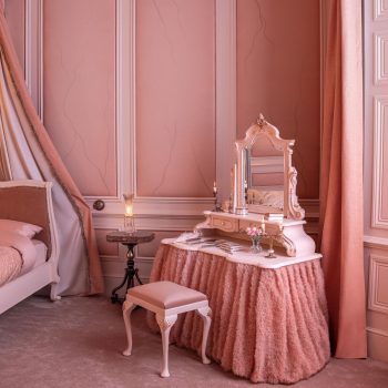 de-kamer-van-catherine-earnshaw-uit-wuthering-heights-is-nu-te-boeken-via-airbnb-383170