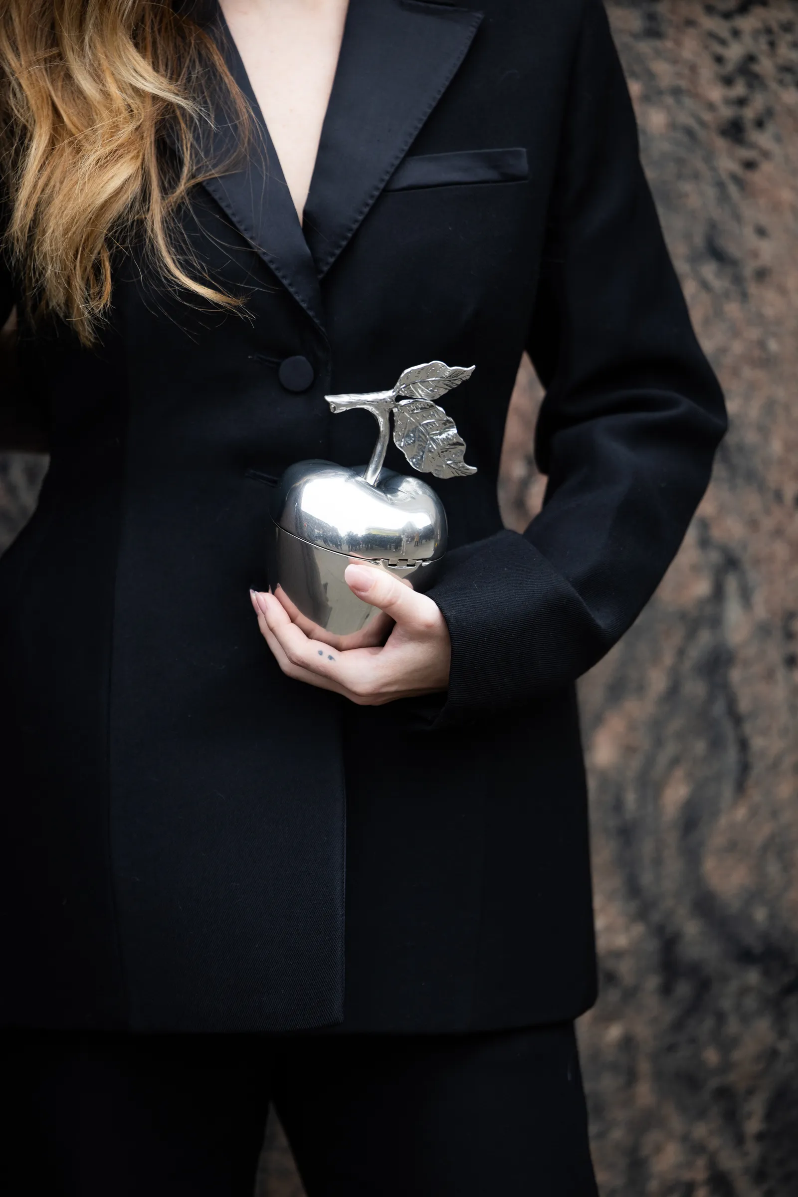 Cult Gaia appel clutch