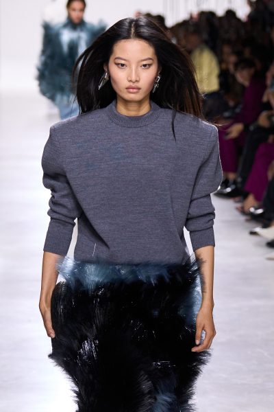 de-klassieke-trui-kreeg-op-de-runway-verrassend-vaak-deze-twist-384209