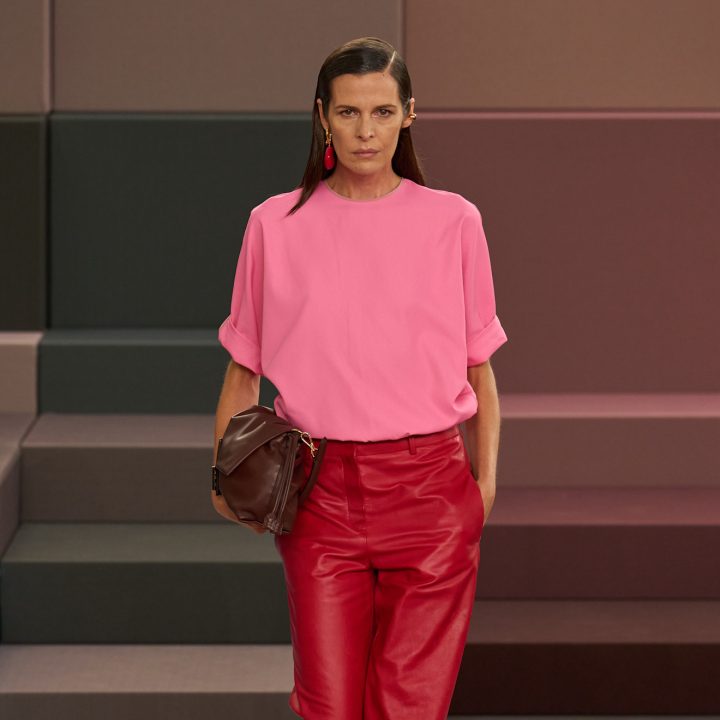 de-gekleurde-broek-is-de-manier-om-je-lentegarderobe-op-te-fleuren-384442