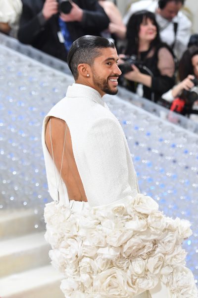 30-looks-die-bewijzen-dat-bad-bunny-de-modekunst-onder-de-knie-heeft-382689