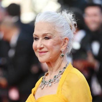 de-onverwachte-schoenen-waar-helen-mirren-al-decennia-bij-zweert-385360