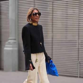 niet-bruin-of-zwart-de-favoriete-tas-van-modeliefhebbers-heeft-dit-voorjaar-een-onverwachte-kleur-383930