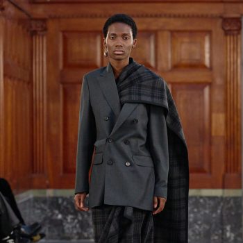 asymmetrie-capes-en-draperieen-voor-een-geslaagde-winterlook-382584