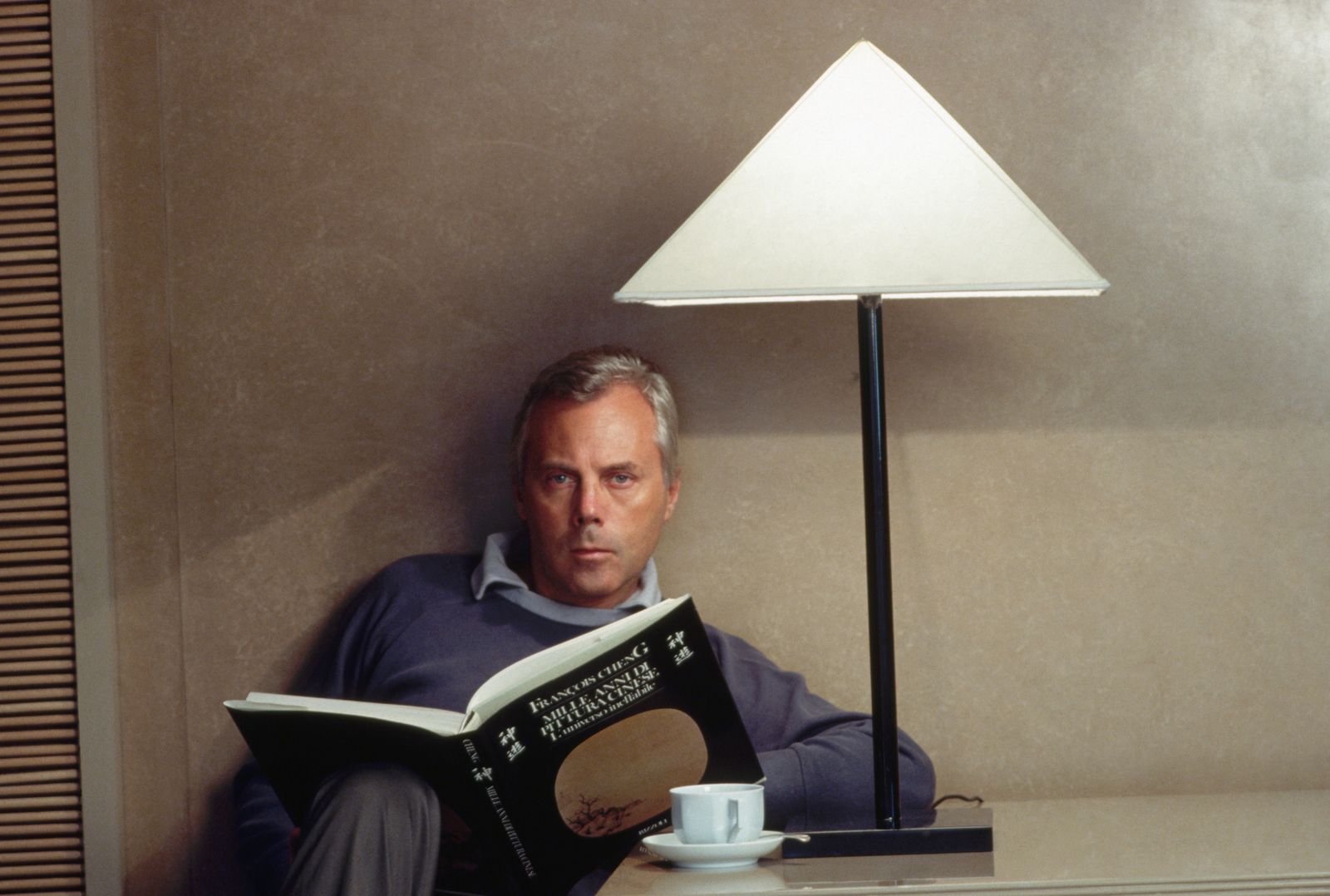 Armani leest thuis, 1982