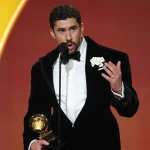 Bad Bunny geeft krachtige speech tijdens Grammy's 2026