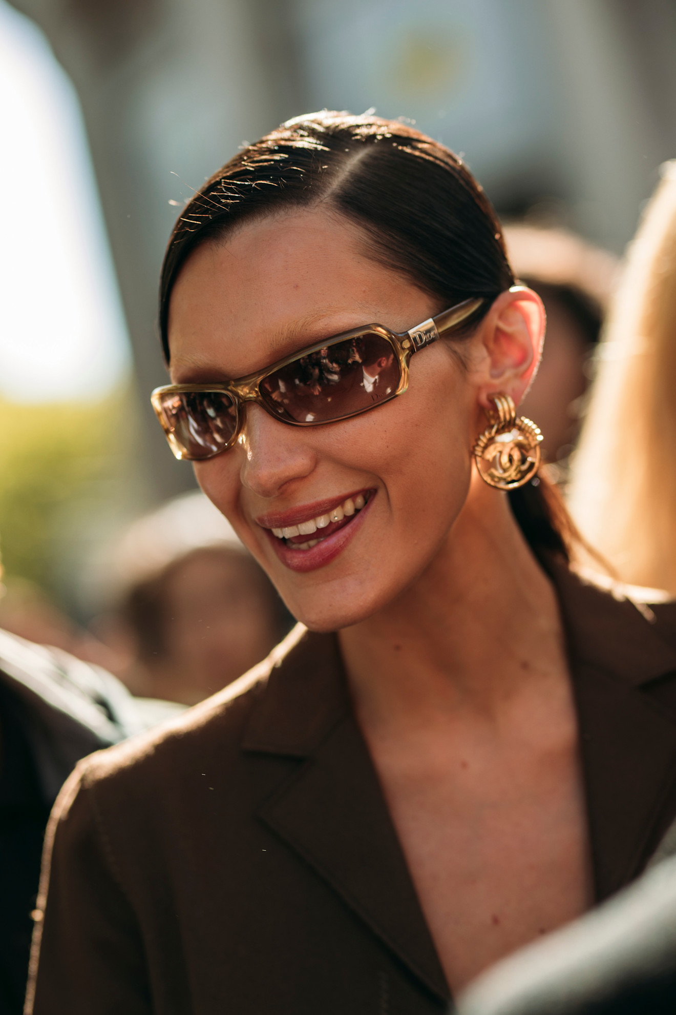 Bella Hadid met een Dior zonnebril in 2023