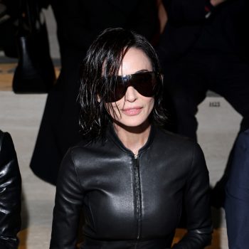 demi-moore-zet-de-schaar-in-haar-iconische-lokken-en-verschijnt-bij-gucci-met-een-bob-385782