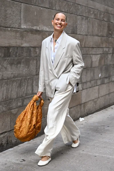 zo-draag-je-ballerinas-met-een-broek-in-de-lente-van-2026-382621