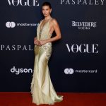 Hailey Bieber bij het Vogue Australia zomergala