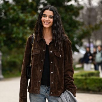 de-simpele-combinatie-van-een-jeans-met-een-trui-is-de-onfeilbare-look-van-de-lente-384327